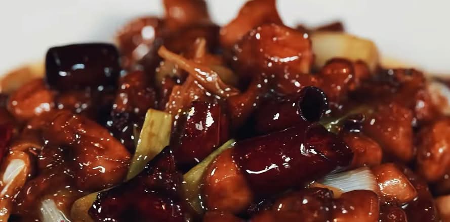 18. Kung Pao Chicken / 宫保鸡丁